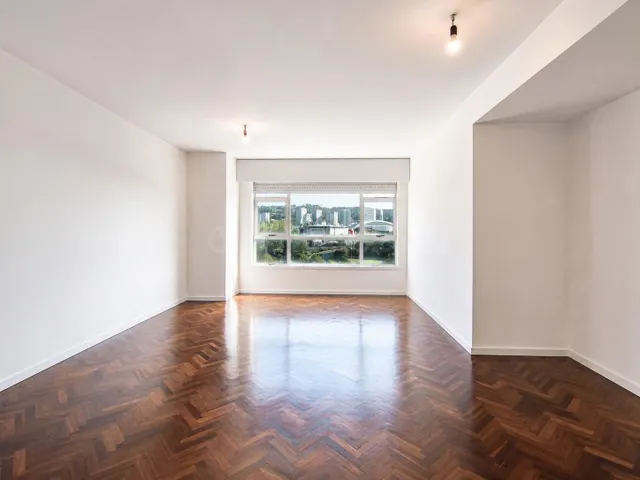 Piso con garaje y trastero en torre en Elviña