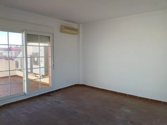 Amplio Adosado en el Corazón de Algeciras — 14