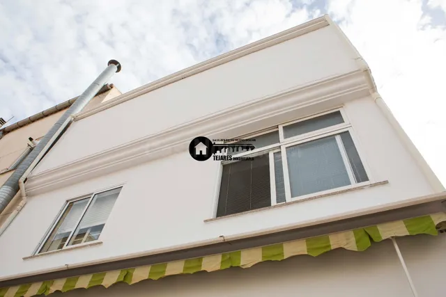 Se vende edificio completo de tres plantas  con garaje, patios privados y solárium — 4
