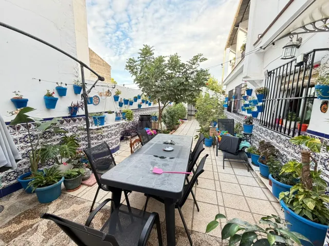Amplia Casa en Alameda, Andalucía - Ideal para Entrar a Vivi
