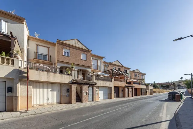 Casa en Ogijares con piscina comunitaria. — 36