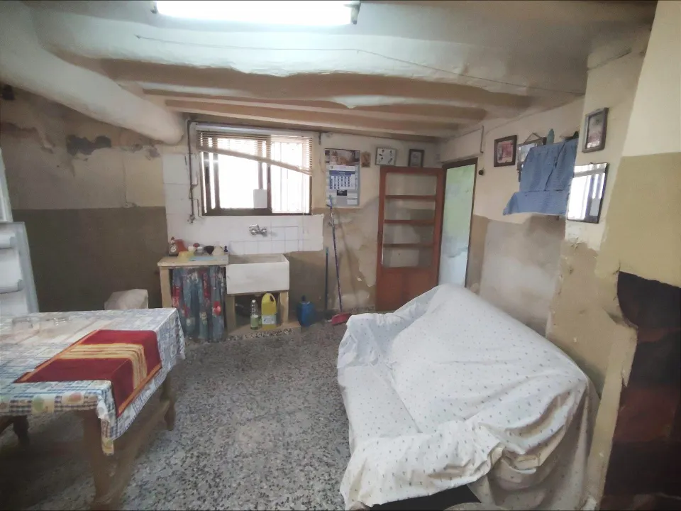 Gran casa en Pedralba para reformar con muchas posibilidades