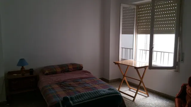 AMPLIA VVIENDA PARA REFORMAR CERCA DEL CENTRO — 3