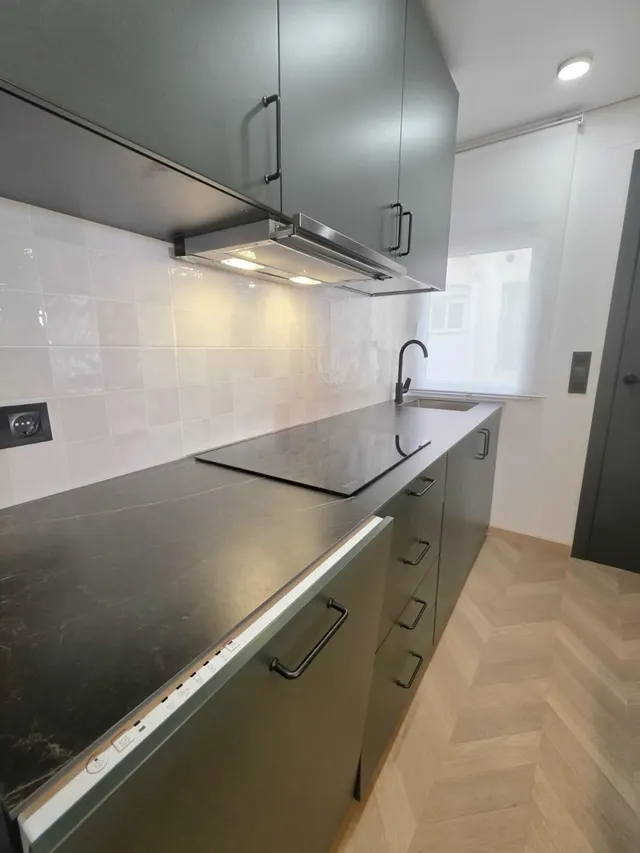 Apartamento con terraza, Alicante, Torrevieja, Playa de los Locos. 3 habitaciones, 110 m2, 200 metros al mar — 26