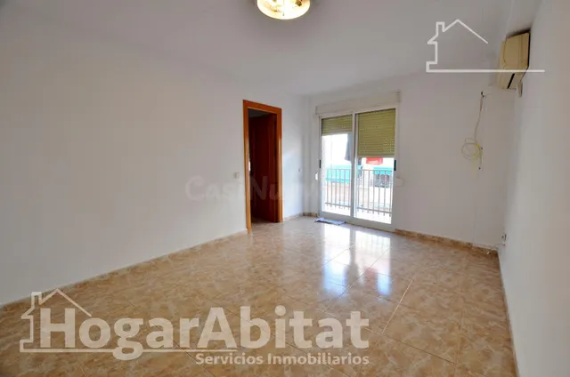 Alto, luminoso y exterior con balcón — 2