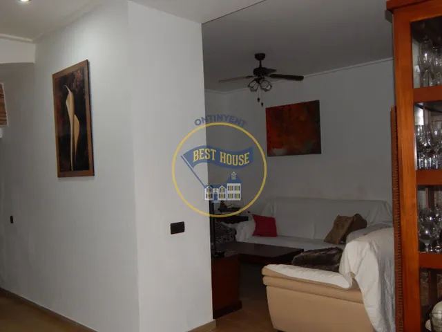 BONITA CASA EN CASCO ANTIGUO DE AGULLENT — 25