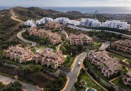 Apartamento en planta baja elevada con jardín privada, en La Mairena. — 20