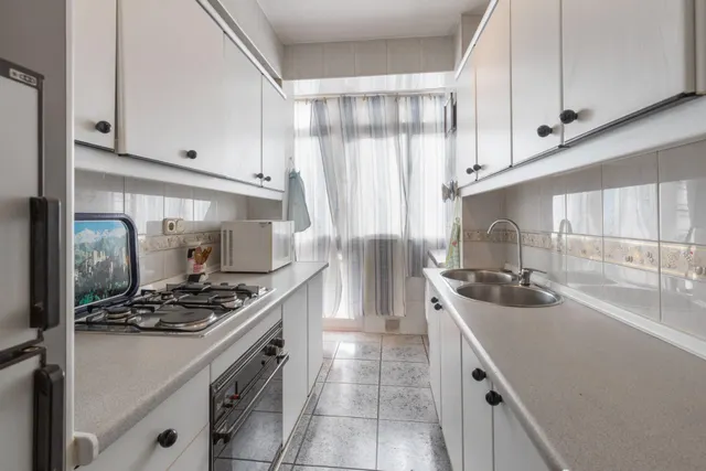 Piso 3 habitaciones en Calle Santa Margarita, junto Cmno. Bajo de Huétor — 24