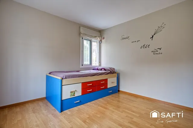 Casa con potencial ubicada en parcela 1000 m² Querol — 14
