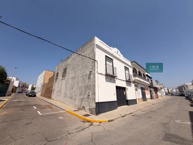 Gran casa de pueblo en esquina con local/almacén de 125 m2 e - foto 2