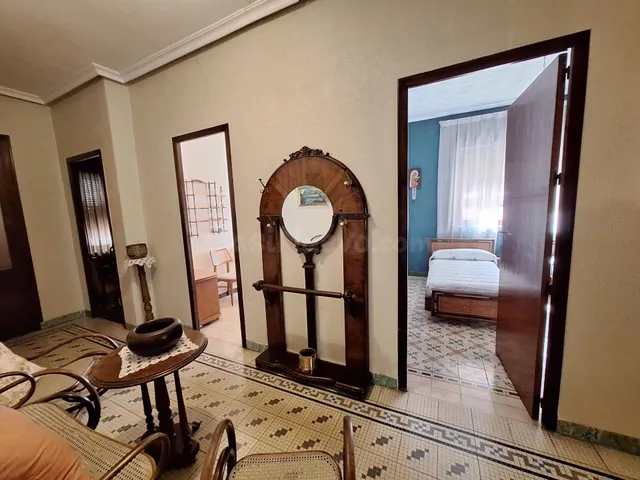Casa modernista de 218 m2, en parcela de 518 m2, con jardín  - foto 3