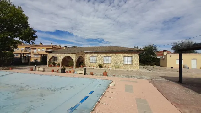 Compre hoy este chalet por debajo de su valor de mercado y d
