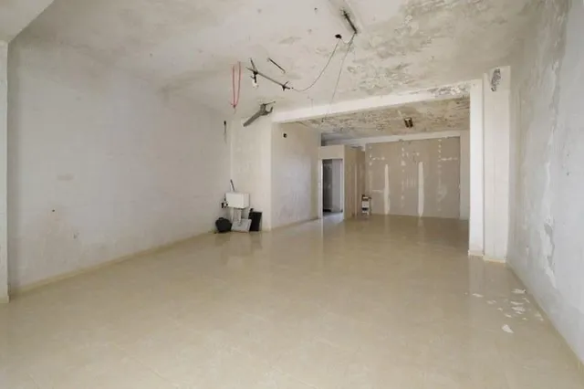 local comercial en avenida principal — 17