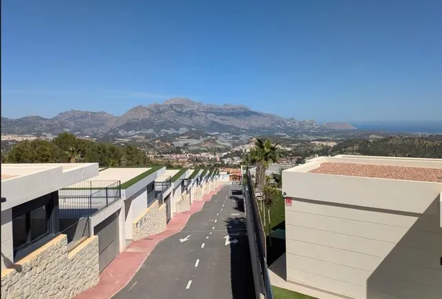 Villa independiente con vistas panorámicas al mar y a las montañas - Polop, Alicante — 8