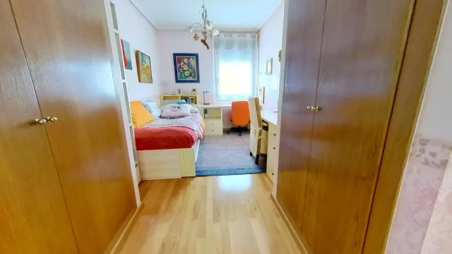 GRAN PISO DE 6 DORMITOTIOS CON PISCINA — 14