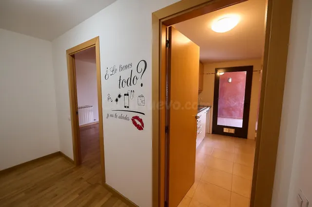 PISO DE 3 HAB CON BALCÓN, PK, Trastero y Piscina Comunitaria — 2