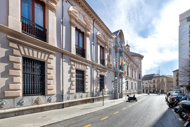 ¡Vive en pleno centro de Granada! Piso de 2 habitaciones con - foto 3