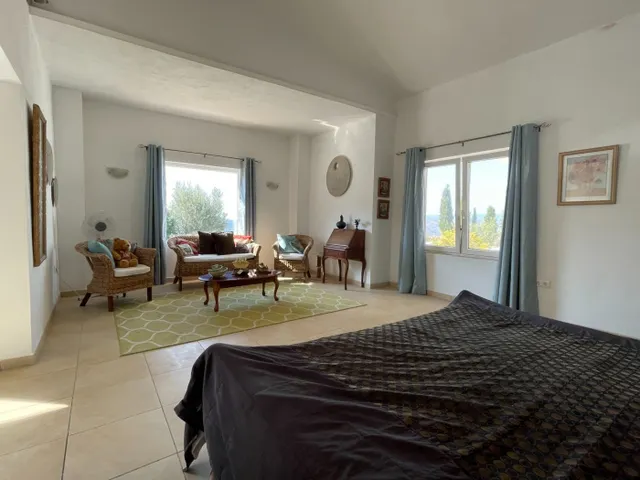 Exclusivo chalet con 9000m2 de parcela — 32