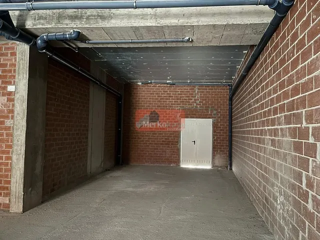 SE ALQUILA LOCAL COMERCIAL EN OBRA EN EDIFICIO DE NUEVA CONSTRUCCIÓN EN AVD. CORUÑA — 6
