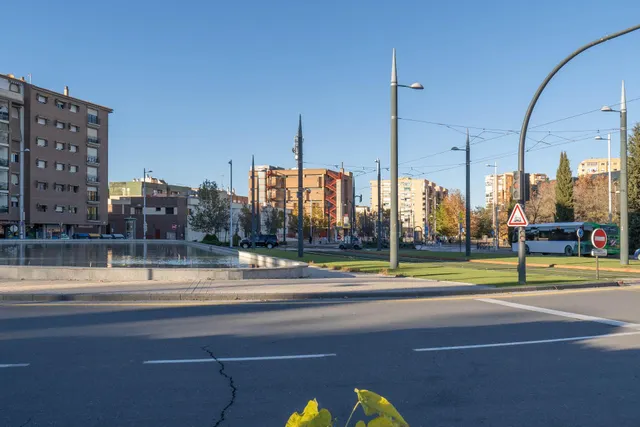 Local comercial de 200 m2 cerca del estadio Los Carmenes, magnifica oportunidad de inversion — 34