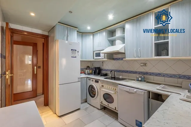 EXCLUSIVO PISO CON JARDÍN PRIVATIVO EN UNA DE LAS MEJORES URBANIZACIONES DE GRANADA — 26