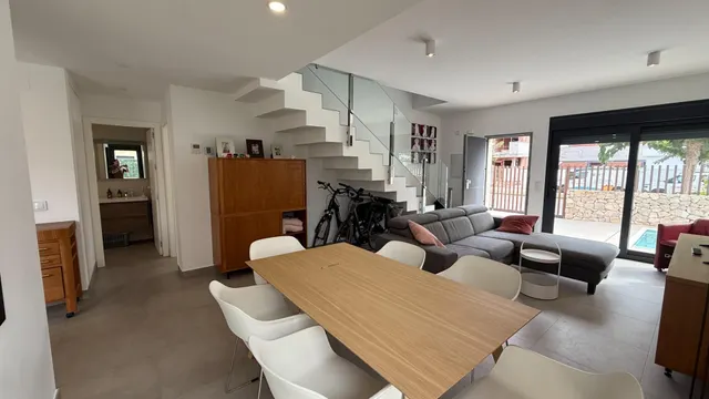 CHALET SEMINUEVO CON VISTAS AL MAR, PISCINA PRIVADA Y COCINA DE VERANO – LA TORRE DE LA HORADADA — 18