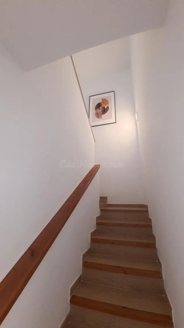 Adosado reformado de tres habitaciónes más apartamento con parking y piscina comunitaria. — 15