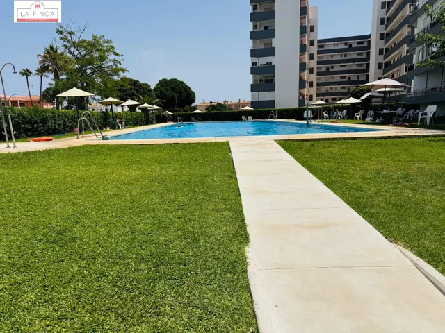 2 dormitorios con piscina y parking a 150m de la playa — 40