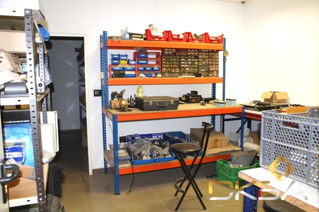 Nave con oficinas muy bien ubicada, ocasión!! — 20