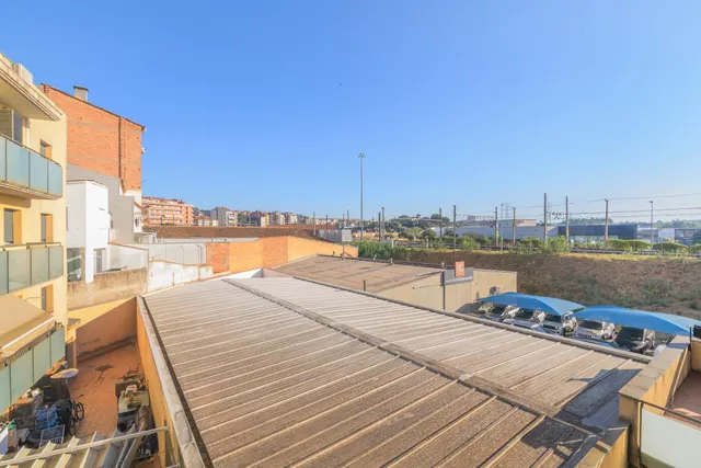 Impecable y céntrico en Manresa: 3 hab, suite y balcón — 11