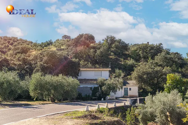 ESPECTACULAR CASA CON TERRENO EN LA SIERRA SUR — 26