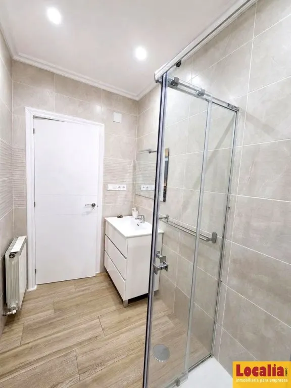 Casa familiar reformada con jardín en Miengo — 24