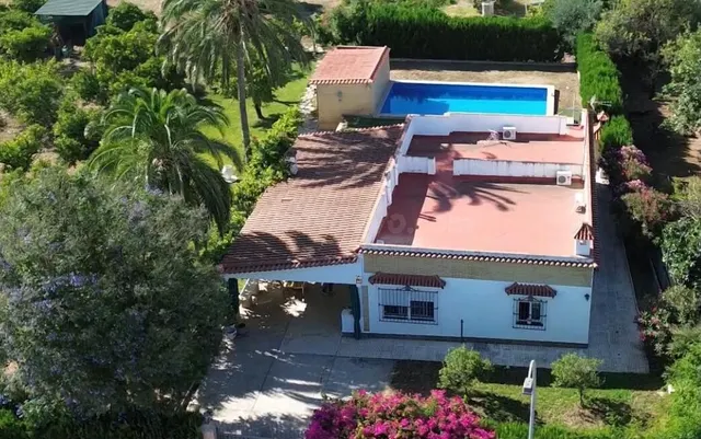 PARCELA URBANA DE 3.600 M2 CON VIVIENDA, PISCINA Y GRAN POTE