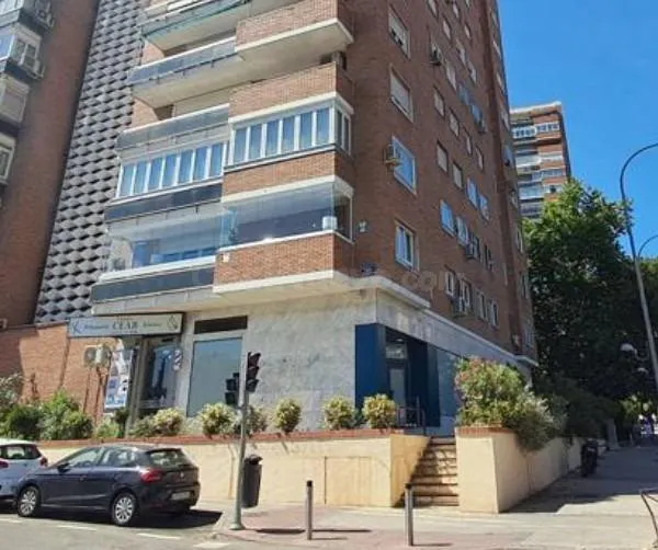 Venta de Local Comercial en Madrid - foto 2
