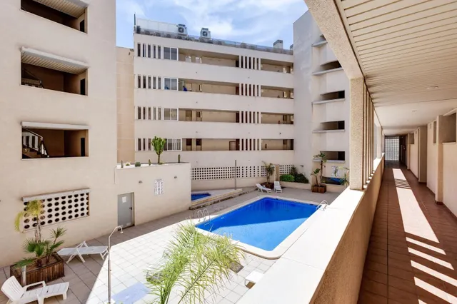 Amplio piso de 99 m2 en edificio con conserje y piscina — 15