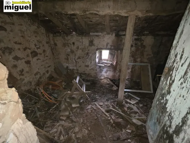 Se vende casa de piedra para rehabilitar con jardín en Cades (Herrerías) — 15