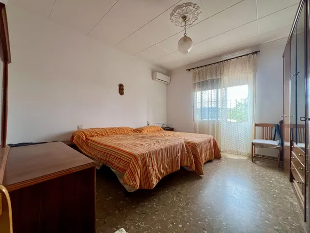 FINCA CON PISCINA, HUERTO, POZO Y VIVIENDA — 42