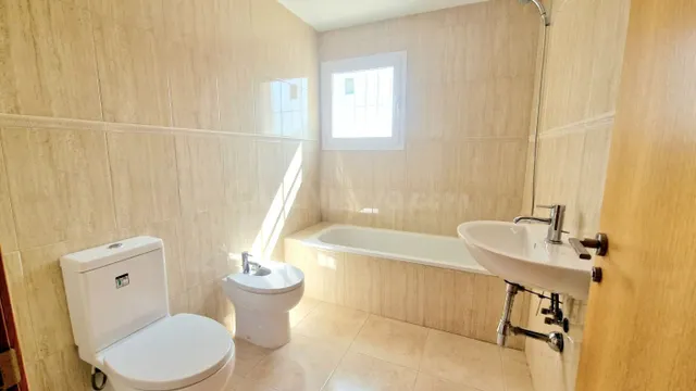 Casa independiente de 3 dormitorios y 2 baños - llave en man - foto 3