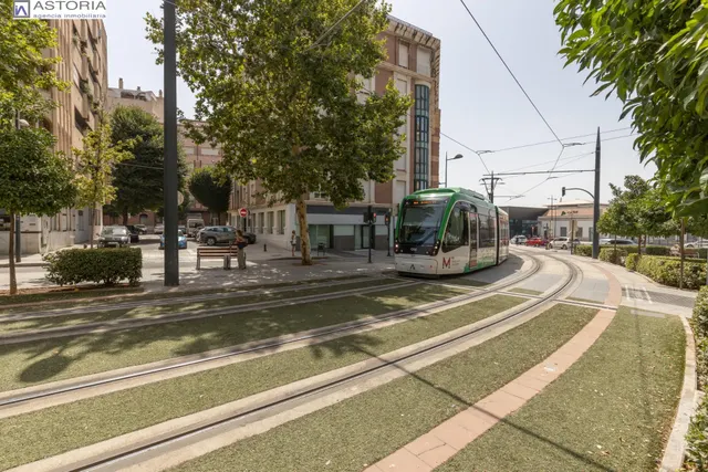 JUNTO AVENIDA ANDALUCES — 38