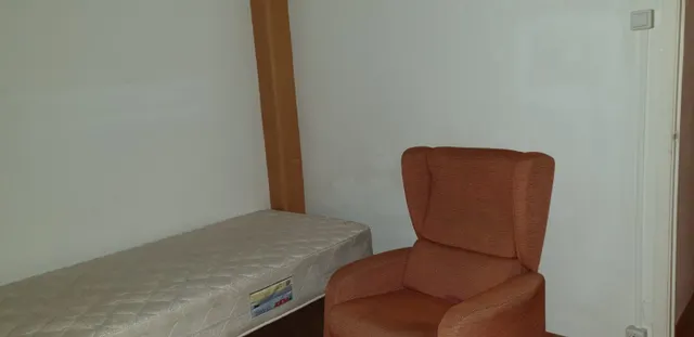 Piso para estudiantes -  4 habitaciones dobles,  gran terraza 50 m2 . Metro Maragall — 11