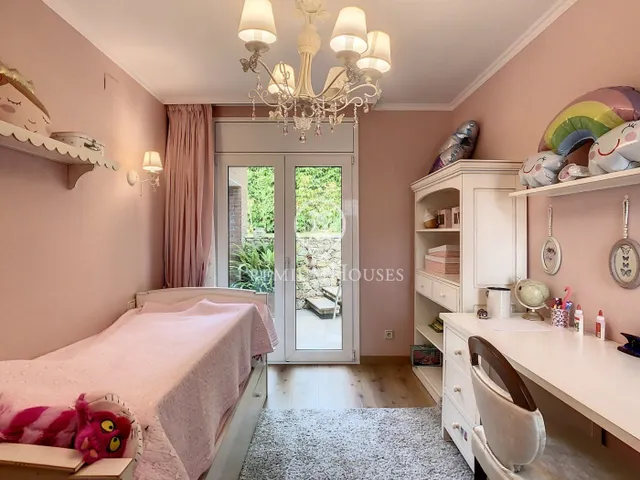 Preciosa casa de lujo en venta con vistas al mar y piscina en Calella — 28