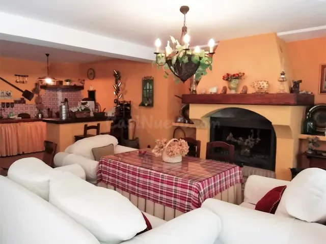 VENTA CASA CON PATIO EN VILLALUENGA DEL ROSARIO