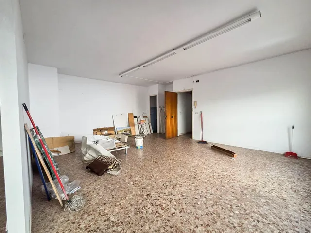 Primera planta de edificio de oficinas en alquiler en Barberá del Vallés — 10
