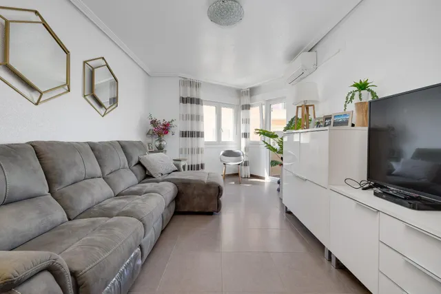 Apartamento de 3 dormitorios 1 baño 1 aseo en Torrevieja (playa del cura) — 6