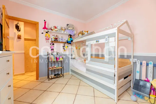 Amplia casa de pueblo con 6 habitaciones en Moncada — 21