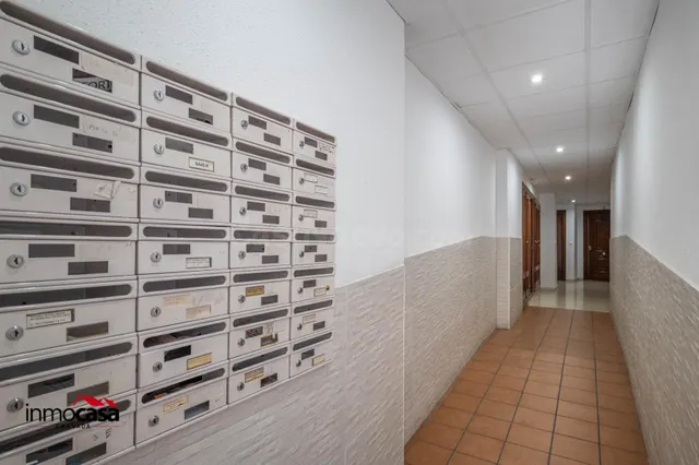 Exclusivo piso en Maracena 3 dormitorios, 2 baños y garaje y - foto 2