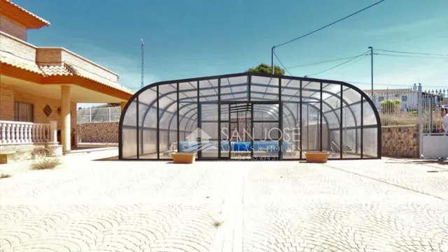 SE VENDE ESPECTACULAR CHALET EN PINOSO. — 2