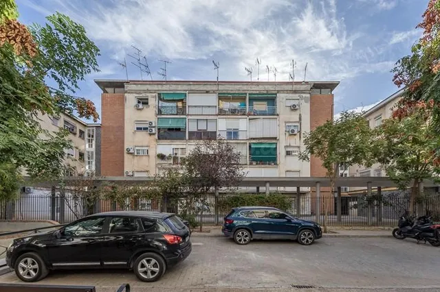 ¡OPORTUNIDAD SIN COMPETENCIA, JUNTO A AVDA. DE DÍLAR! (CON ZONA PARA APARCAR). — 2
