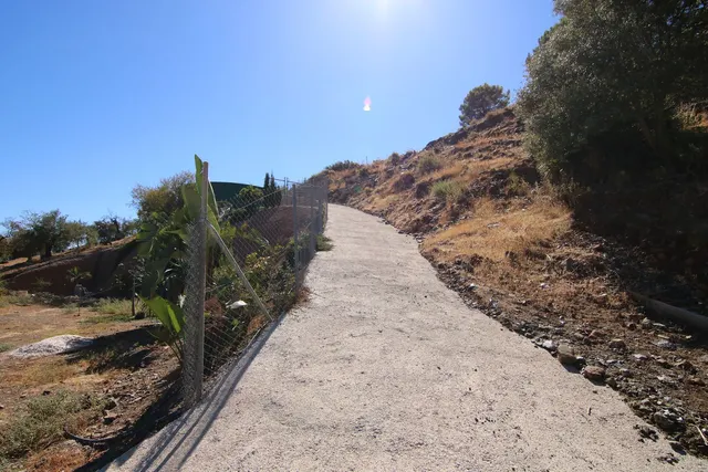 Finca rural con proyecto turístico en Tolox (Málaga) - 6.000 m² — 13