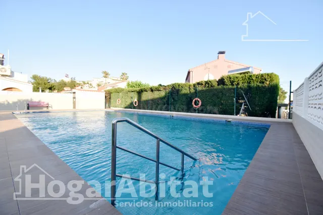 ADOSADO REFORMADO CON PISCINA, GARAJE, 3 TERRAZAS Y BARBACOA